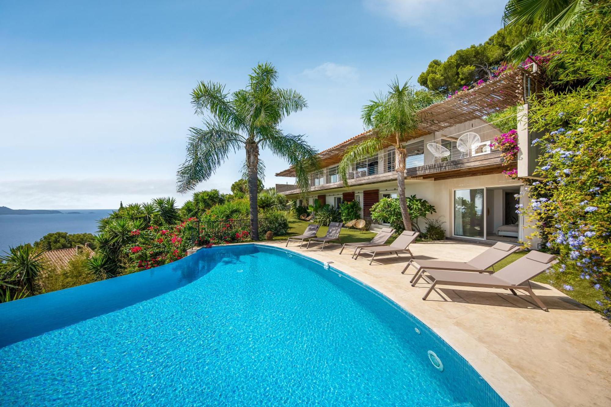 Villa Grand Standing: Renovated Seaside Retreat With Pool Hyeres